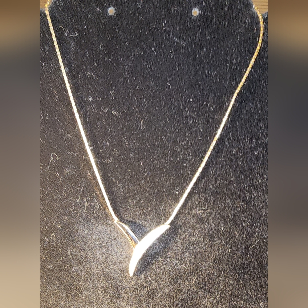 Trifari Gold-Tone V-Shaped Pendant Necklace with Black Enamel & Rhinestone Vtg - Picture 4 of 8